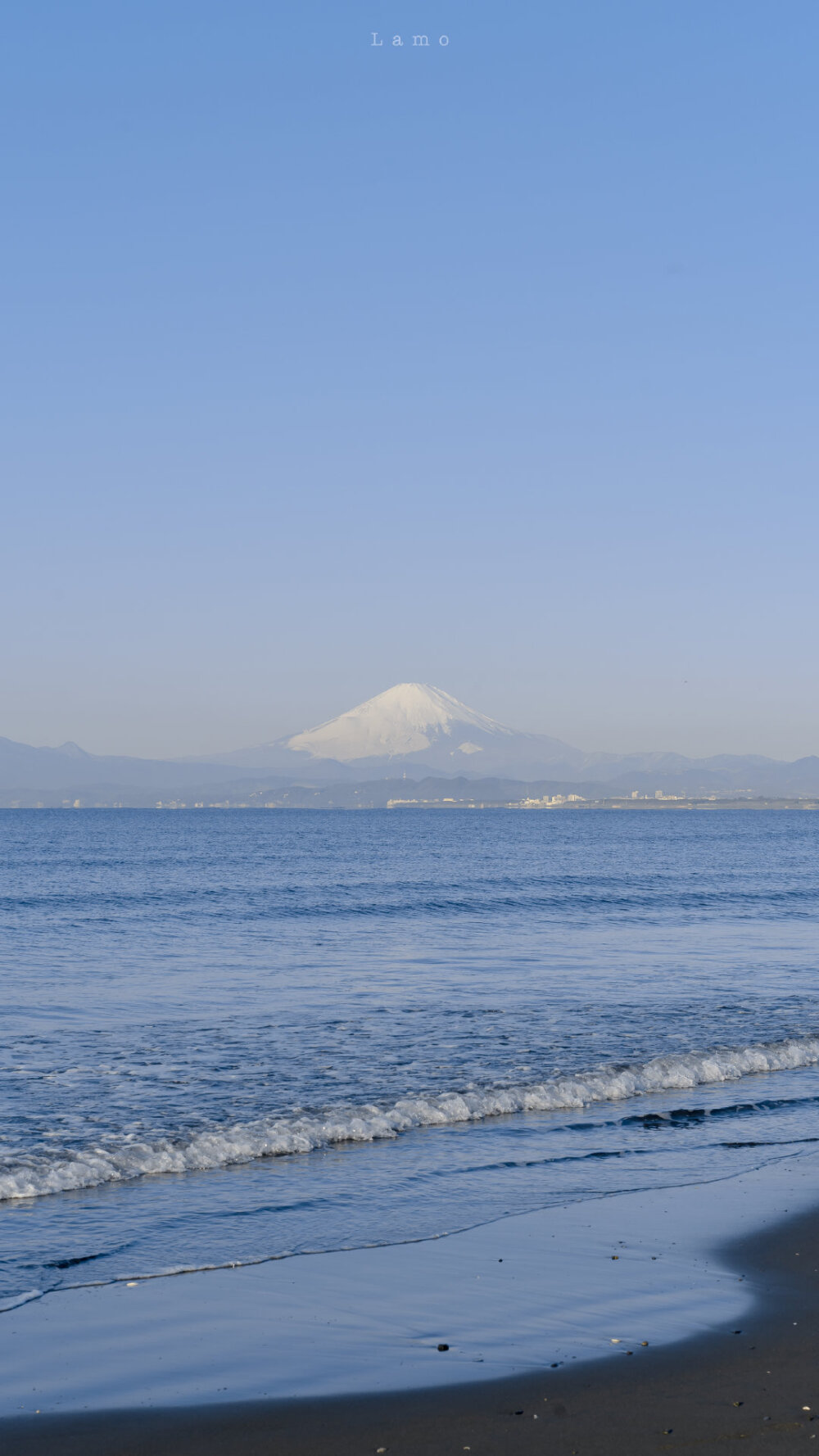 真的好想去一次日本 好喜欢日本繁花的十字路口 还有温柔的山海 空闲时去居酒屋和朋友聊聊琐事 去寺庙的?；ㄊ飨屡恼?在富士山前看沉寂的浪漫
图源：小武拉莫
文源：酒色温柔
简约干净风景手机壁纸