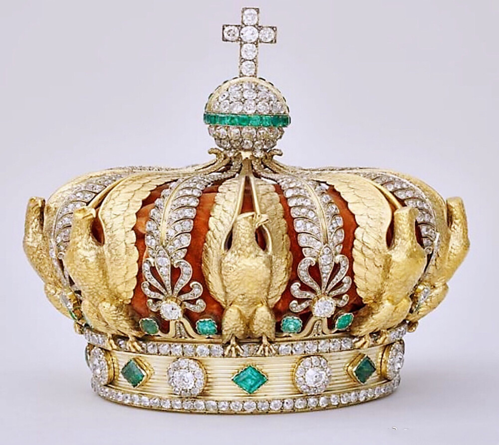 The Duchess of Angoulême 金质王冠
1819年-1820年
镶嵌40颗总重约77ct的祖母绿，点缀1031颗总重176ct的钻石
为法国长公主 Duchess of Angoulême 设计制作。