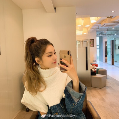 ITZYPeaceCeleb Korea Style | ITZY Yeji黄礼智 insta更新