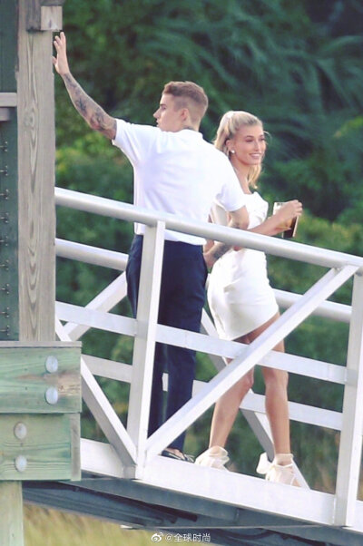 #比伯结婚照#Justin BieberHailey Baldwin 终于举办婚礼啦！童年偶像小贾已为人父，你不会还单着吧～