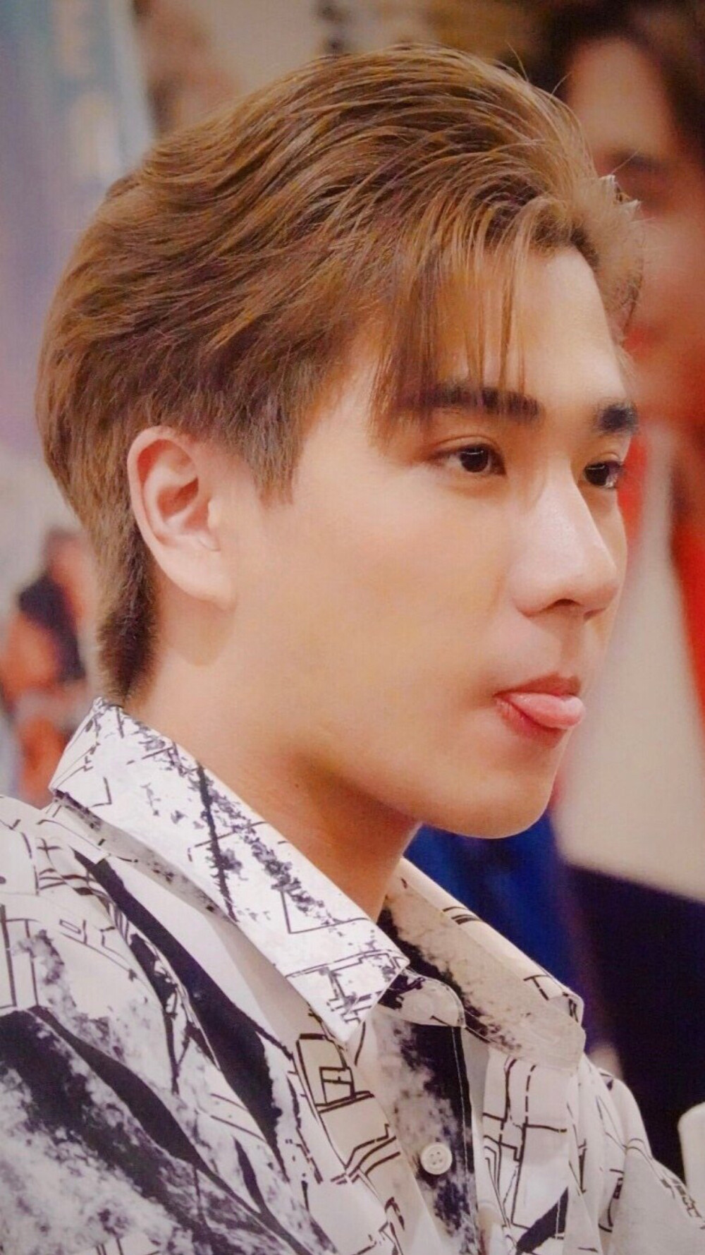 王俊勇 调皮的小舌头