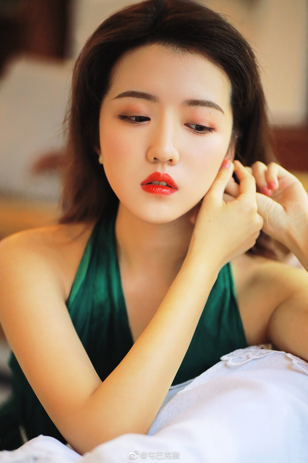 凛冬未至 酷暑已过 现在是去见你的最好季节
出境／@-张诗佩
摄影/@屯巴克猹
#重庆约拍##杭州约拍# ​​​