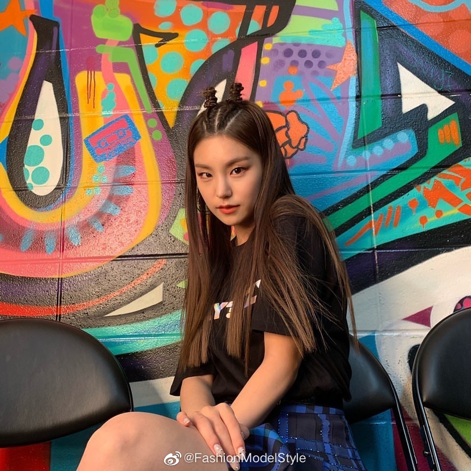 ITZYPeaceCeleb Korea Style | ITZY Yeji黄礼智 insta更新