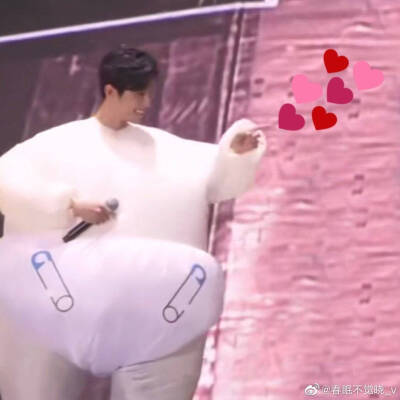 战战王一博搞笑照片