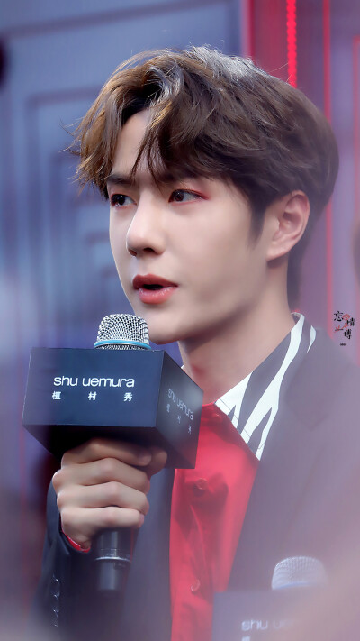 190730 植村秀彩妆大秀 @UNIQ-王一博 cr:logo