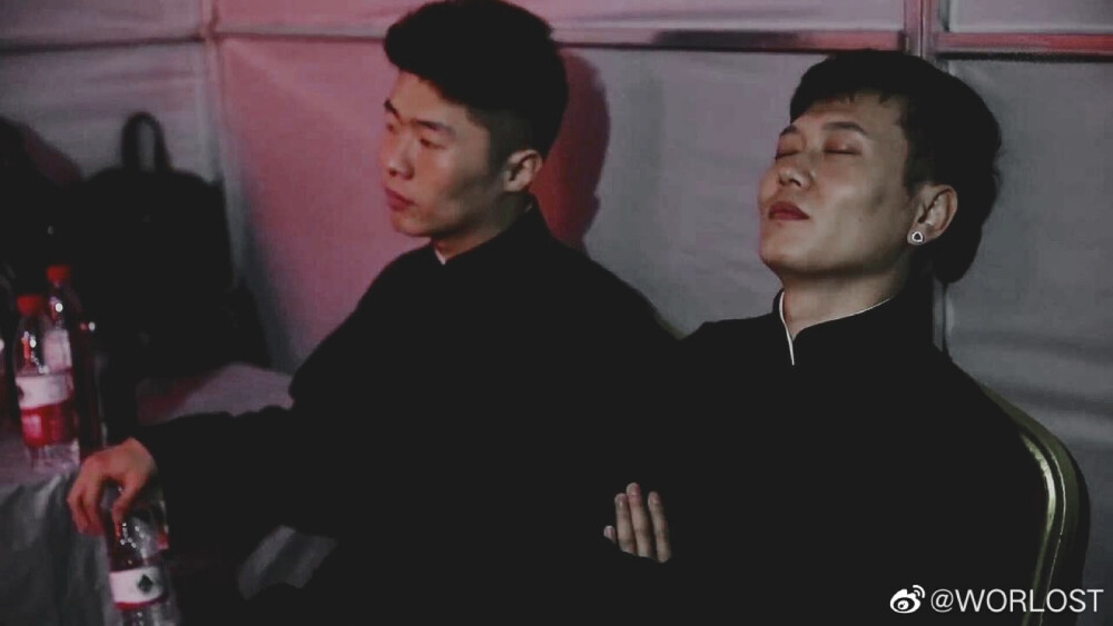 ✨✨神仙可爱孟鹤堂，
                               人间甜饼周九良。✨✨