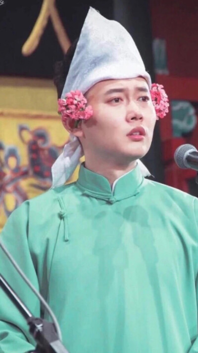 ✨✨神仙可爱孟鹤堂，
                               人间甜饼周九良。✨✨