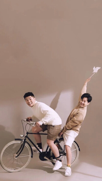 ✨✨神仙可爱孟鹤堂，
                               人间甜饼周九良。✨✨