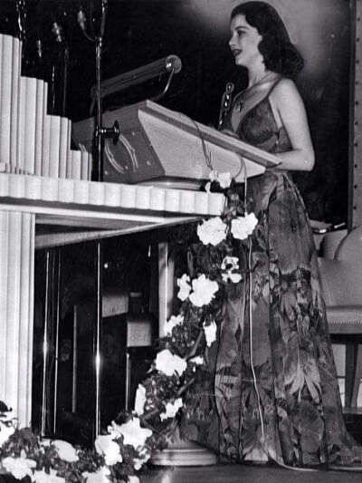 Vivien Leigh proudly holds her Best Actress Oscar on March 2, 1940. She was recognized for her portrayal of Scarlett O'Hara in Gone With the Wind.
