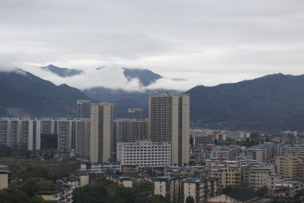 窗外的晴雨天