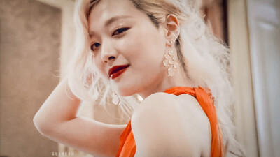 崔雪莉（Sulli、최진리，1994年3月29日—2019年10月14日），出生于韩国釜山，韩国女歌手、演员、主持人，毕业于首尔表演艺术中学。