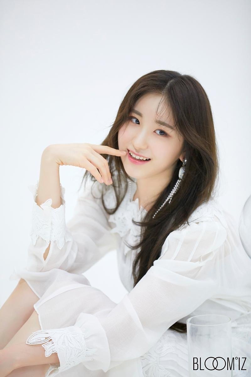 崔叡娜 安宥真 矢吹奈子 权恩菲 姜惠元 本田仁美 金彩元 金珉周 李彩