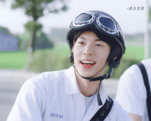 「 是不是在这无数交错的时空之中，早已发生过千万次，我都会像现在这样无可救药地爱上那个来自未来先想要改变这一切的你 」