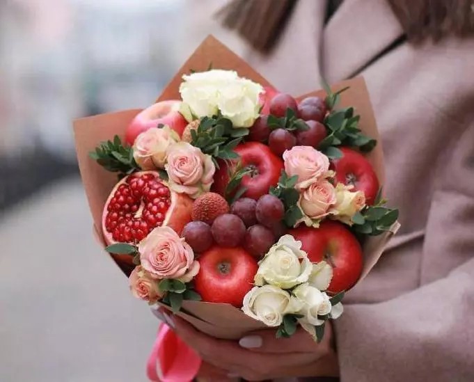 情人节收到这样的一束鲜果花，你会喜欢吗？情人节快乐！