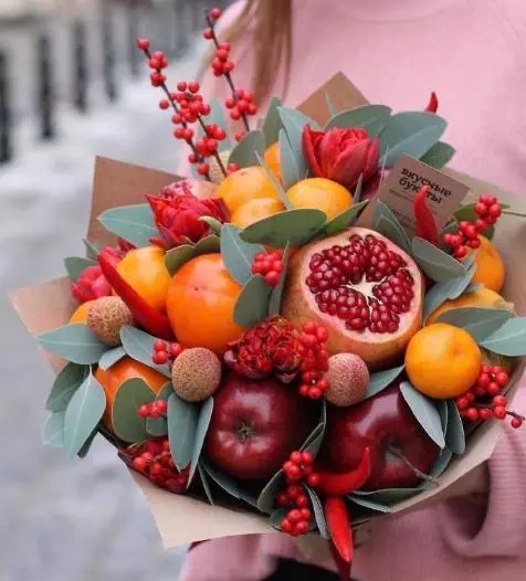 情人节收到这样的一束鲜果花，你会喜欢吗？情人节快乐！