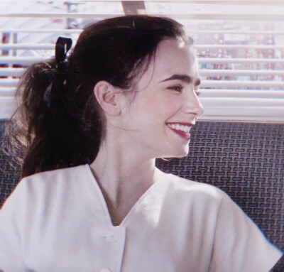 莉莉柯林斯头像
©®许也