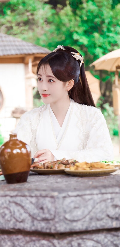 鞠婧祎，韩芸汐。