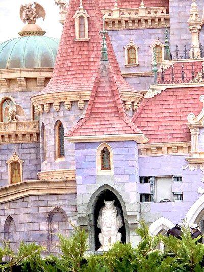 日本东京迪士尼乐园《美女与野兽》主题城堡