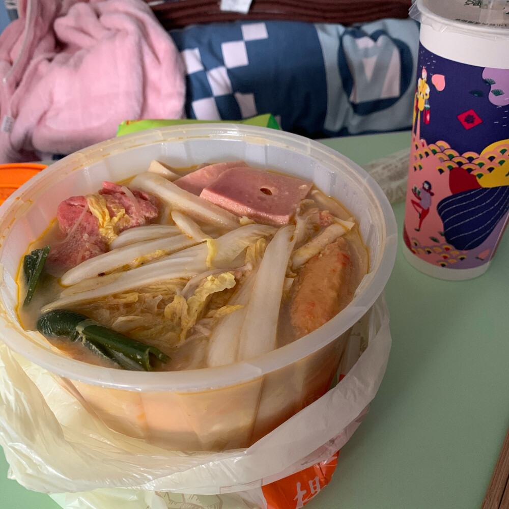 补发一波在学校周末的外卖 无滤镜
卤先生这家真的强安利 好吃 我的最爱 几乎每次必点