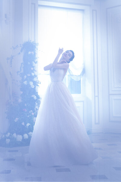 杨颖（Angelababy），1989年2月28日出生于上海市，华语影视女演员、时尚模特。2003年，Angelababy以模特身份在香港出道。2007年，她开始将工作重心转向大银幕。2011年在爱情片《夏日乐悠悠》中首次担任女主角。2012…