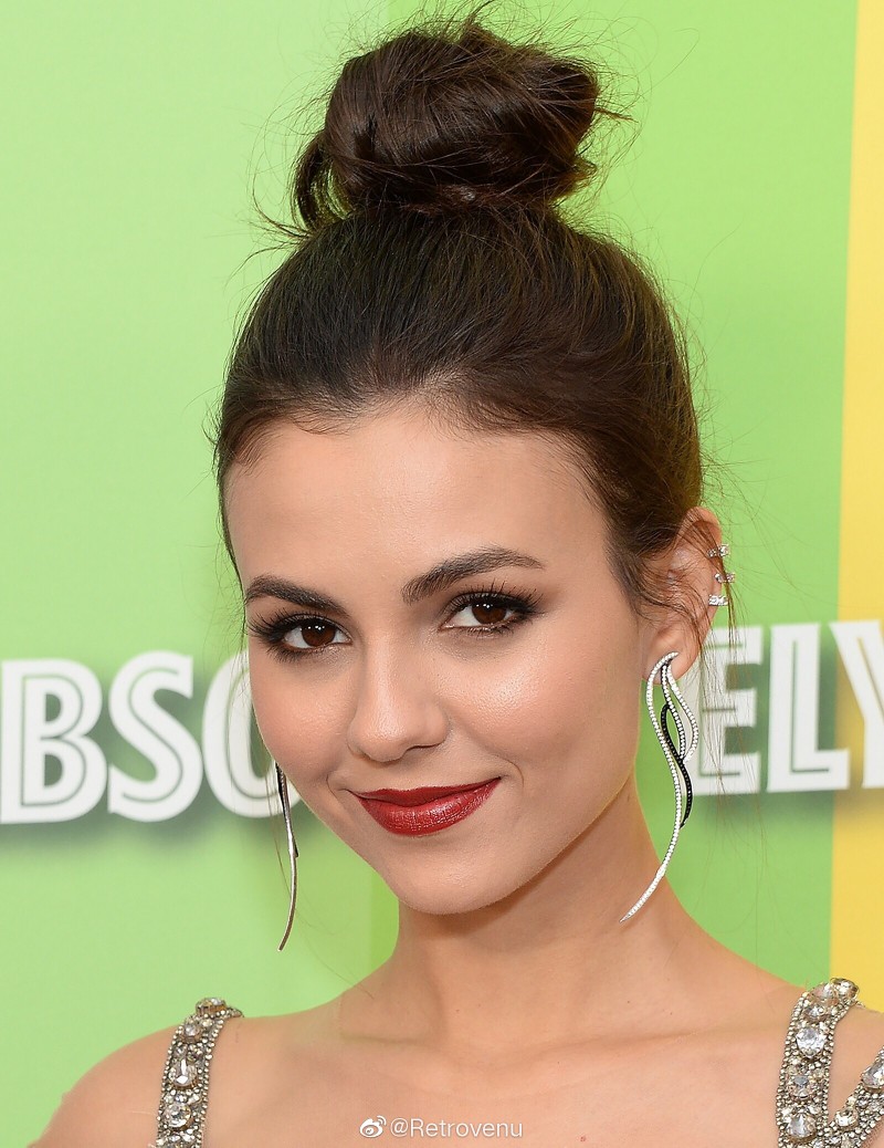  Victoria Justice 