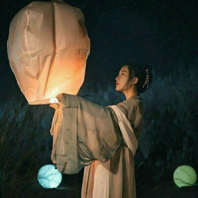 想看山河湖海星辰漫天，遇见你什么都有了