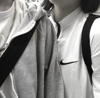 愿你在生活里一切顺心 不忘初衷 愿我一路有你 你一路有我。