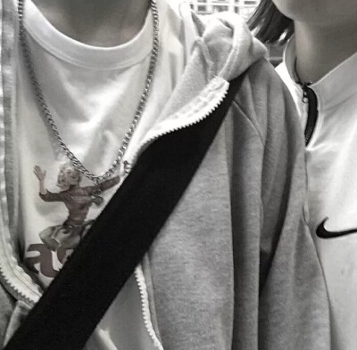 愿你在生活里一切顺心 不忘初衷 愿我一路有你 你一路有我。