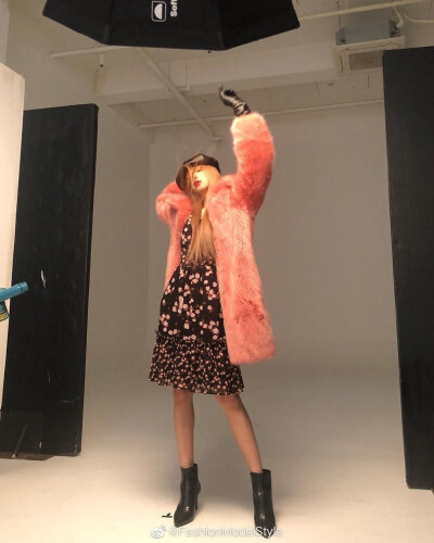 LISAPeaceCeleb Korea Style | Lisa insta更新