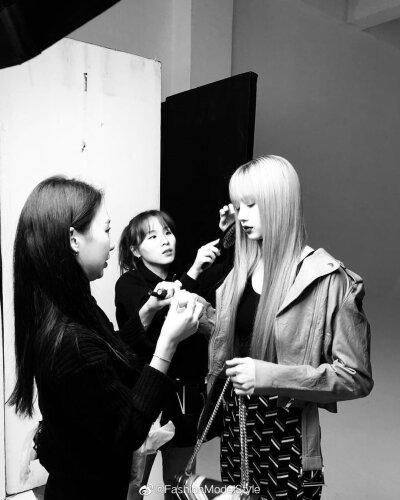 LISAPeaceCeleb Korea Style | Lisa insta更新