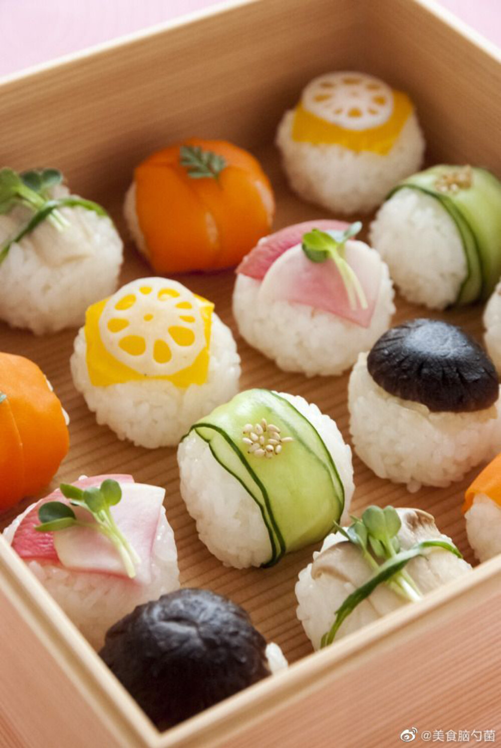 #美食[超话]# 寿司+饭团，日本的米饭，记得天天向上有期专门介绍了日本的米饭，匠人精神#不可辜负的美食# #日料# #好好吃饭# ​​​