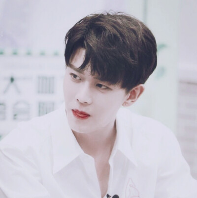 任嘉伦头像by程述。