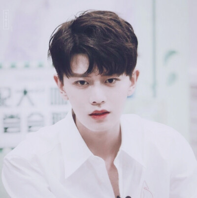 任嘉伦头像by程述。