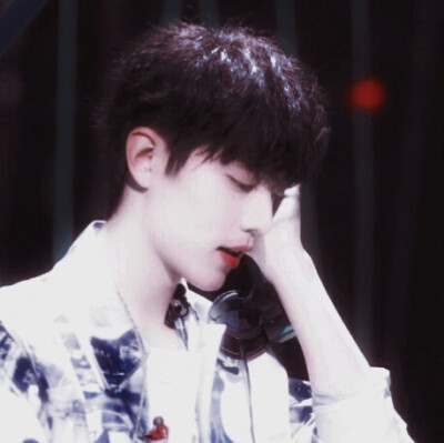 肖战头像by程述。