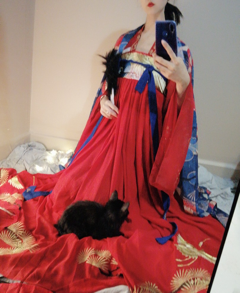 红色汉服试穿