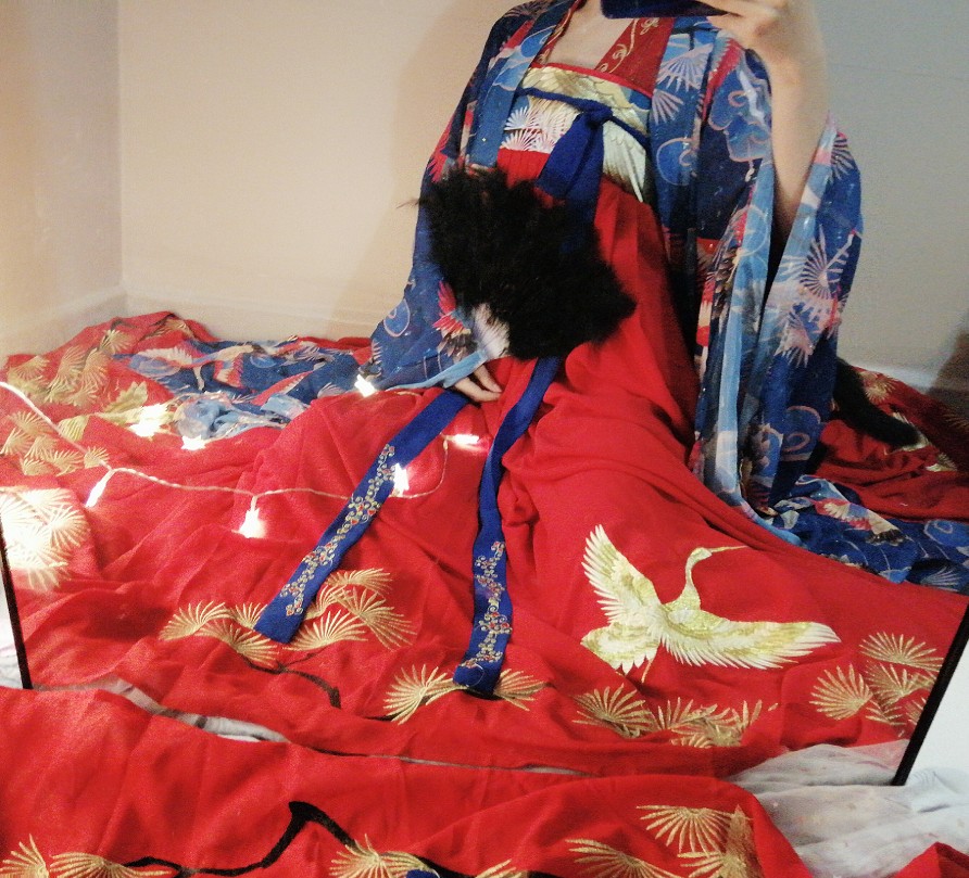 红色汉服试穿