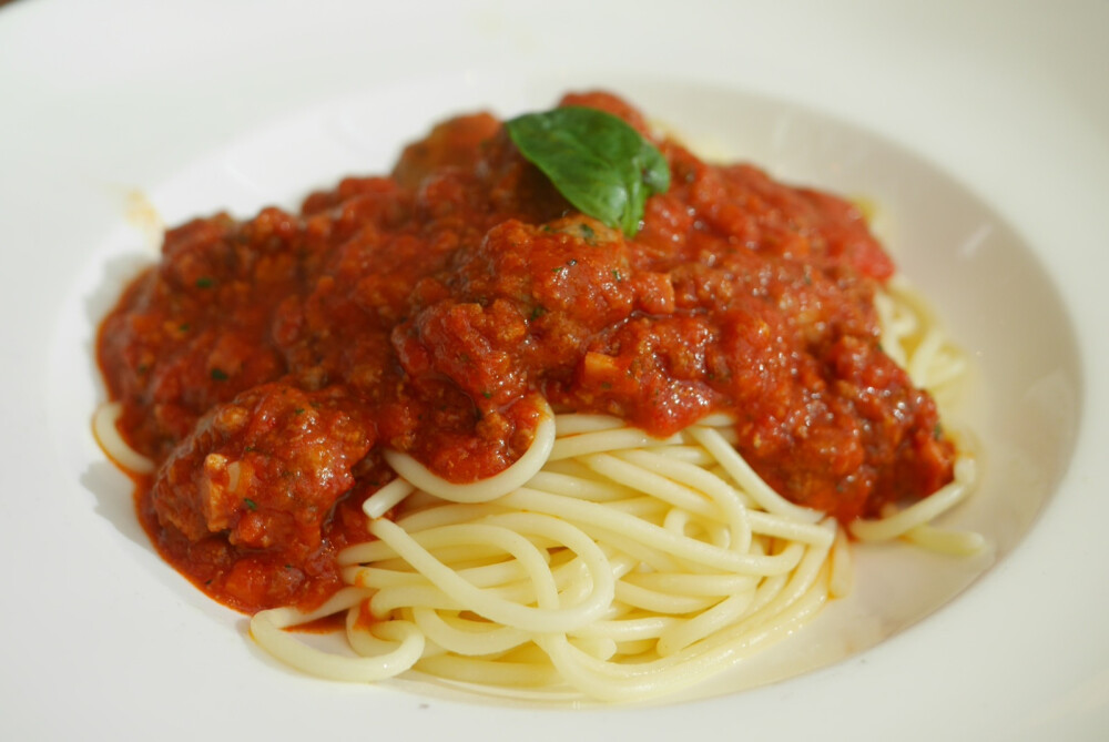 茄汁肉酱pasta 酸～忒酸
连我这样嗜酸的都感觉酸了 应该拿奶油中和下更好
做出这样的肉酱的厨师应该是个醋缸子