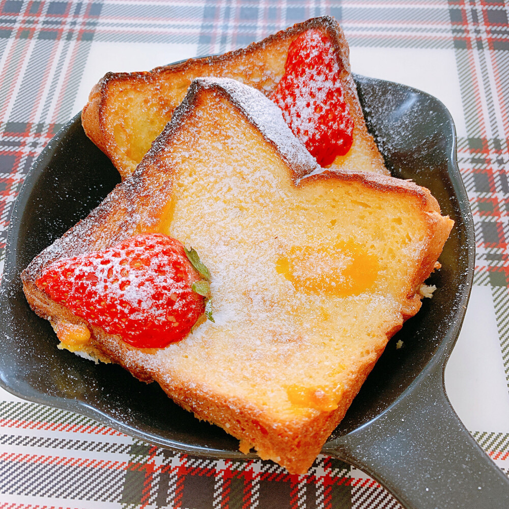 (烤鸡蛋吐司＋草莓)下厨房app:小小橙王