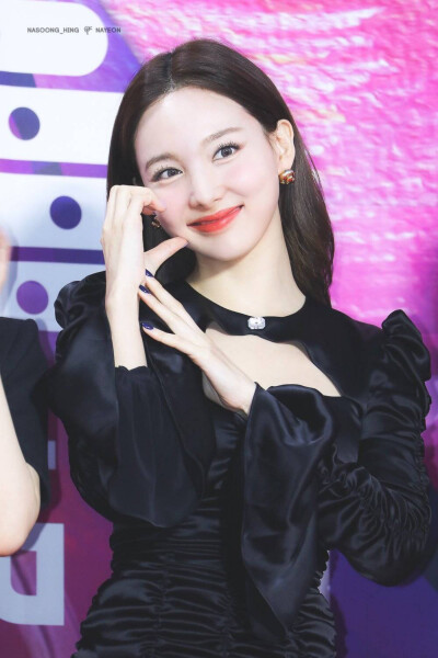 林娜琏 Na Yeon
女子演唱组合TWICE成员