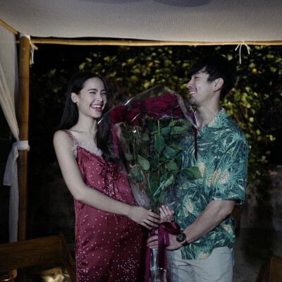 Yaya Urassaya Sperbund-Barry Nadech Kugimiya/naya