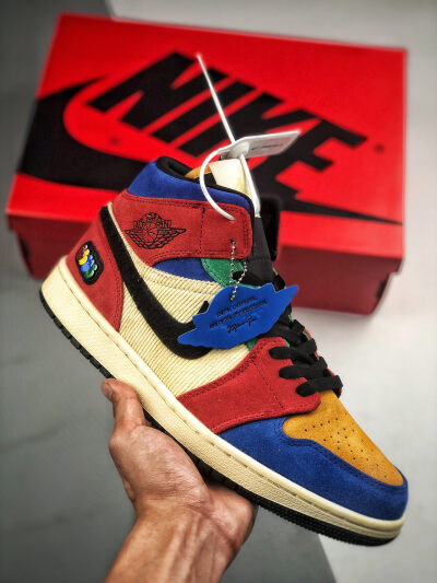 Blue The Great x Air Jordan 1 Mid
“多彩拼接” AJ1乔1代中帮系列
这款配色出自洛杉矶的艺术家 Blue the Great 之手，鞋面色彩颇为丰富，涵盖红、黄、蓝、白等超多配色，但呈现的效果并不会过于缭乱，同时表达 Bl…