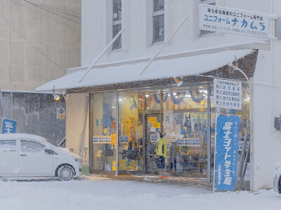 背景图。
雪天街景。