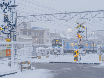 背景图。
雪天街景。