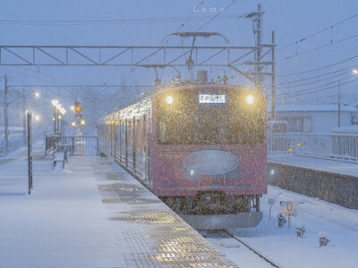 背景图。
雪天街景。