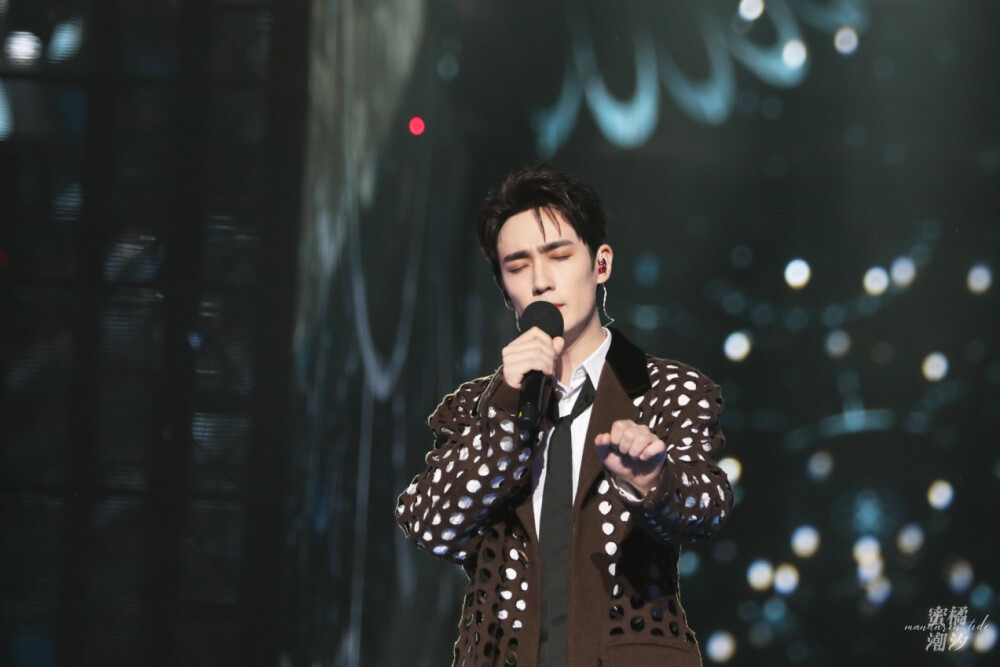 朱一龙20191231东方卫视跨年图源蜜橘潮汐朱一龙