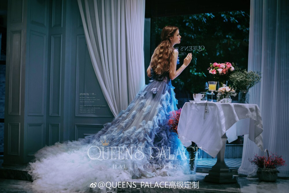 QUEEN'S PALACE礼服