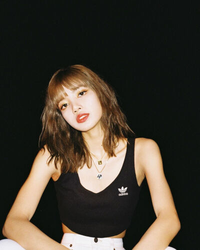 lisa blackpink 胶片 写真 生活 日常 美女 爱豆 头像 壁纸