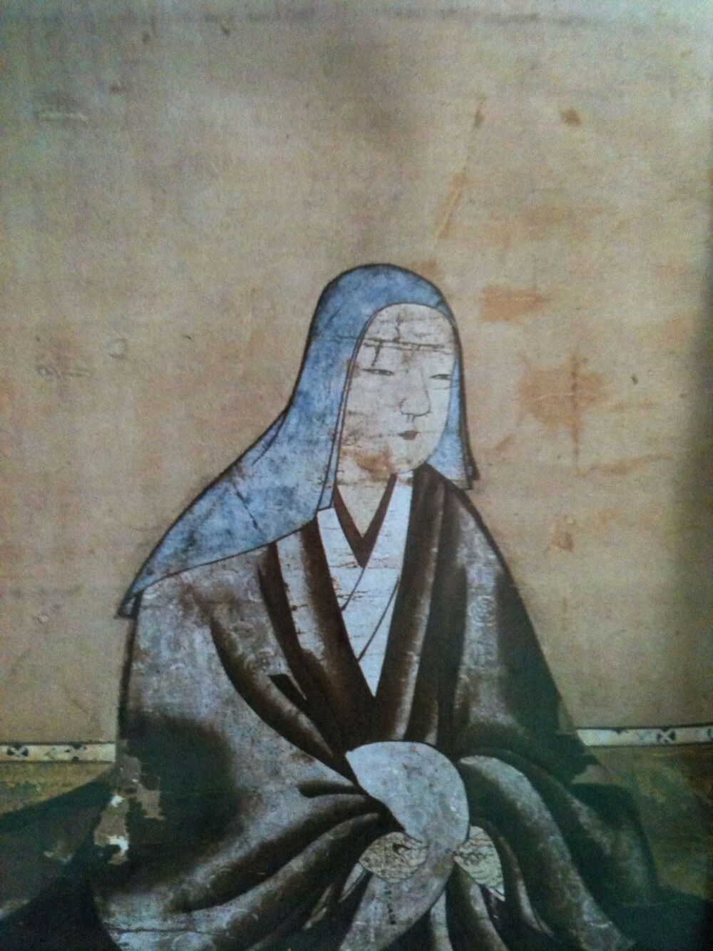 浅井江（1573年－1626年11月3日），法号崇源院，父亲是战国大名浅井长政，母亲是织田信长之妹织田市。她是江户幕府二代将军德川秀忠的正室，一般对她的称呼包括阿江、达子、小督（这两个名字日文发音相同，应是她小时候的名字）以及阿江与（据说这个名字有“嫁与江户”的含义）。