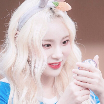 Jinsoul 郑真率
©1tae1_