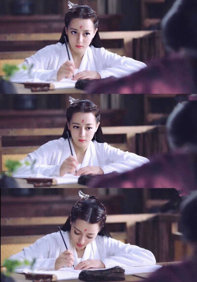 电视剧三生三世枕上书
魂牵梦萦人怅惘，温泉暖滑留余香；
相逢一遇娇羞至，淡净佳人出浴时。
世界很大，可是我们总会不期而遇。 ​​​